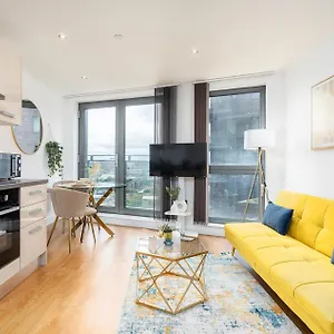 Apartment Exclusive - Centre - Free Parking -wifi Netflix- Juliet Balcony, Leeds (West Yorkshire)